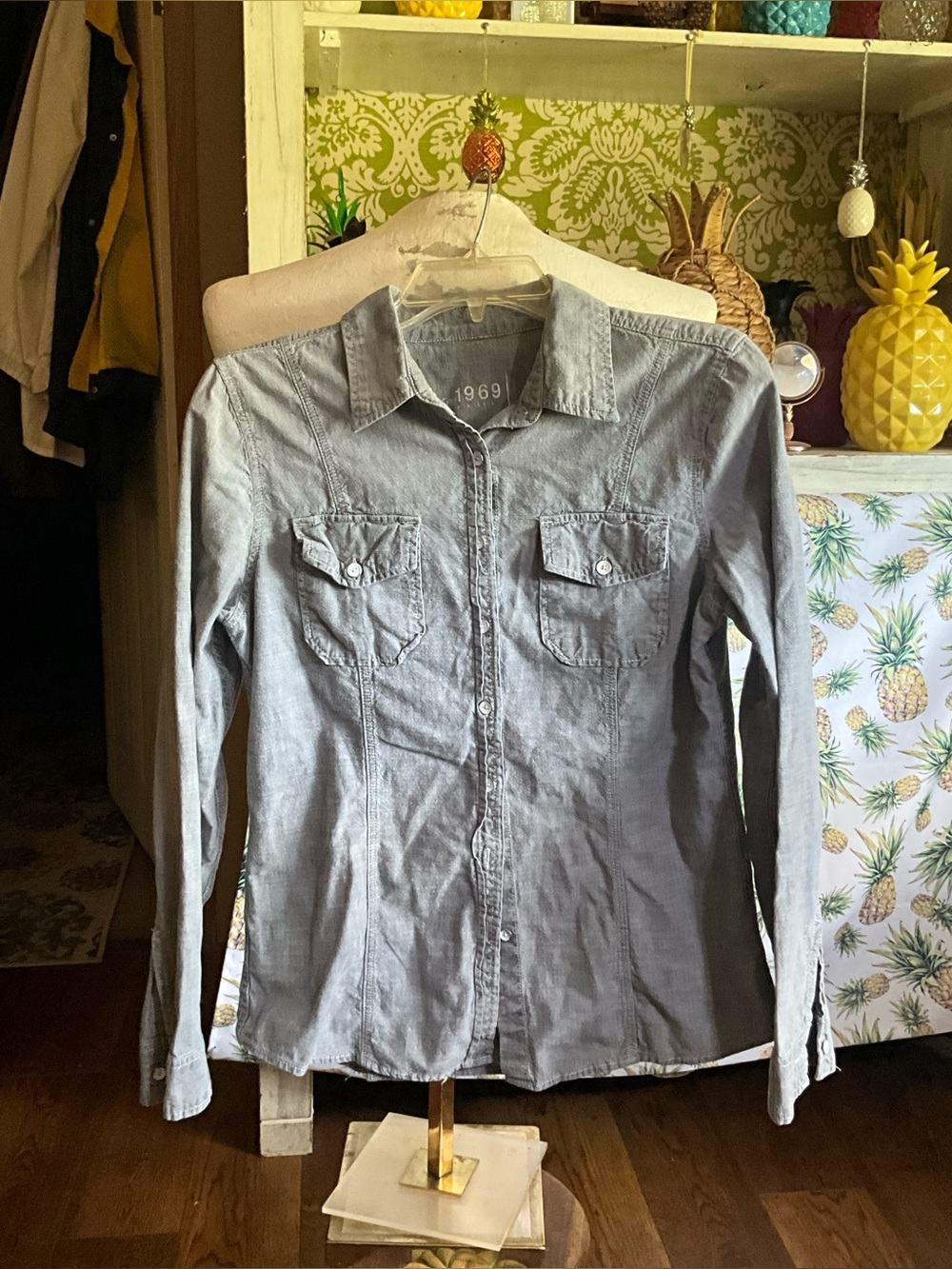 Gap size medium, long sleeve button up